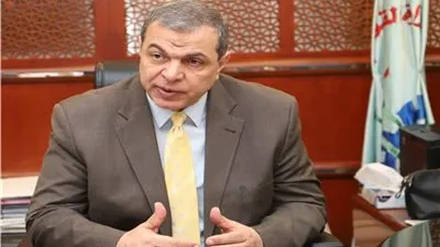 وزير القوى العاملة يعلن موعد صرف منحة الـ500 جنيه