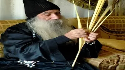 شاهد استعدادات أسقف نجع حمادي للاحتفال بأحد الشعانين ( صور)