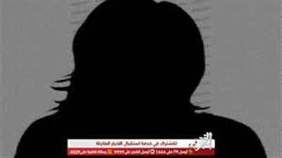 رغم علاقتهم المتوترة.. فنانة شهيرة تنقذ والدها من فيروس كورونا 