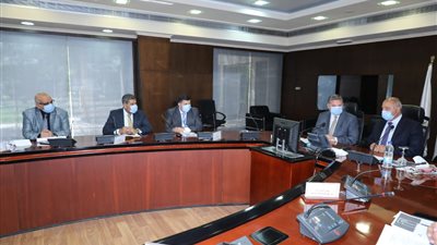 وزيرا النقل وقطاع الأعمال يبحثان انشاء شركة لنقل البضائع بالسكة الحديد