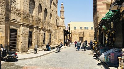 فوانيس بلا بيع وآثار مغلقة.. الركود يضرب شارع المعز (صور)