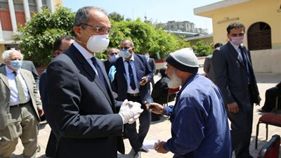 وزير الاتصالات يتابع انتظام صرف منحة العمالة غير المنتظمة فى 4 محافظات