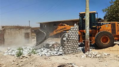 محافظ أسوان: إجراءات حاسمة للمتعدين على أراضي الدولة وإزالة 146 حالة تعدى بمساحة 71 ألف متر مربع