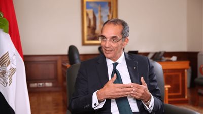 وزير الاتصالات: 1.5 مليون مواطن سيحصلون على منحة الـ500  جنيه (فيديو)