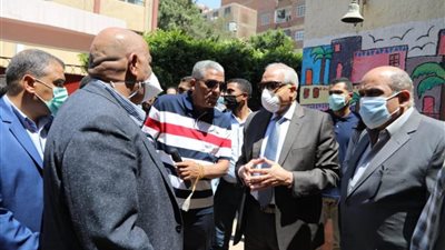 محافظ الجيزة يتابع انتظام صرف منحة الـ 500 جنيه لـ100 ألف مواطن 