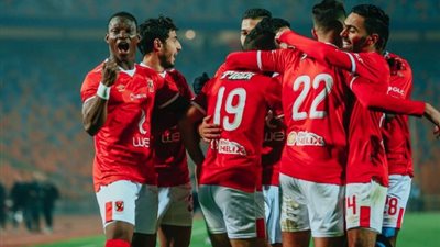 الأهلي يضحي بنجمي الفريق لضم بديل أحمد فتحي