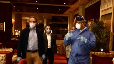 العناني يتفقد الإجراءات الوقائية بالفنادق ويعلن خطة ما بعد انتهاء كورونا