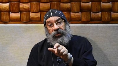 الأنبا رافائيل: بعد ماتفتح الكنائس سوف أقبل أقدامكم 