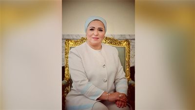 انتصار السيسي تعزي والدة الشهيد محمد الحوفي