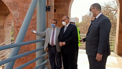 محافظ القاهرة يفتتح كوبري مشاة معهد الأورام بتكلفة 15 مليون جنيه