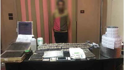 أمن القاهرة يداهم مصنع أقراص مخدرة في الظاهر