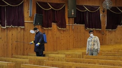 جامعة كفر الشيخ تواصل عمليات التعقيم لمواجهة كورونا (صور)