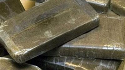 بحوزته ١٠ قطع حشيش.. سقوط عاطل لاتجاره في المخدرات بالوراق