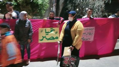 استقبال ممرضة جامعة المنصورة المتعافية من كورونا بالهدايا والزغاريد 