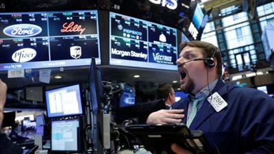 خطط ترامب لفتح الاقتصاد .. تصعد بمؤشرات البورصة الأمريكية في بداية تعاملات اليوم 