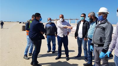 رئيس جهاز دمياط: يشدد على الالتزام بالبرامج الزمنية لإنجاز المشروعات