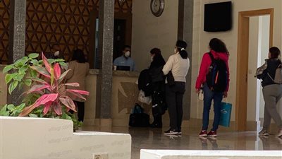 وصول 216 مصريًا من العالقين بكندا للحجر الصحي بمرسى علم  (فيديو)