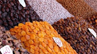 بتخفيض يصل لـ40% على الياميش.. منافذ الزراعة تستقبل المواطنين (فيديو)