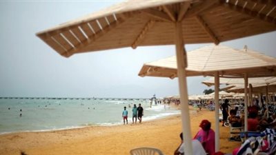 ردا على كرم الضيافة.. سائحون يدعمون عاملي السياحة المتضريين بالبحر الأحمر 