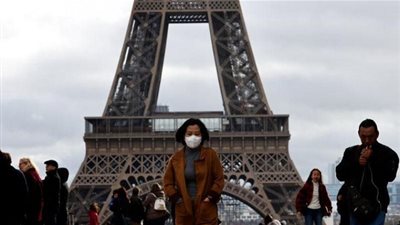 السلطات الفرنسية تنوي توزيع مليوني كمامة على سكان باريس 