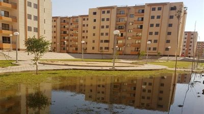 غمر المسطحات الخضراء بـ 6 أكتوبر الجديدة لمنع التجمعات في شم النسيم