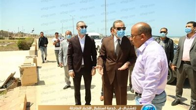 محافظ كفرالشيخ يتابع غلق شواطئ بلطيم (فيديو)