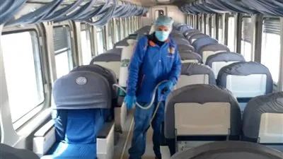 النقل: استمرار تعقيم محطات وقطارات السكك الحديدية