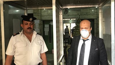 رئيس حي باب الشعرية يتبرع ببوابات تعقيم إلكترونية