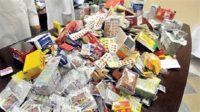 عرض 500 ألف قرص أدوية مجهولة المصدر على المعمل الكيميائي