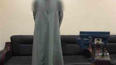 ضبط فني تشغيل لتصنيعه أسلحة نارية والإتجار بها بأسوان 