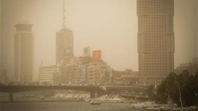 أستاذ أمراض صدرية يفجر مفاجأة: العواصف الترابية تتسبب في الإصابة بكورونا