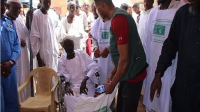 سلمان للإغاثة يدشن مشروع توزيع 38 ألف سلة غذائية لشهر رمضان بالسودان