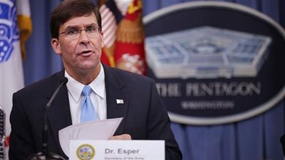 أمريكا.. وزير الدفاع يبحث إعادة قائد حاملة الطائرات 