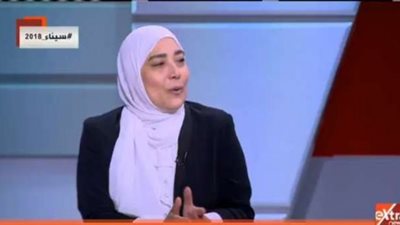 حكم صلاة التراويح في المنزل خلف الإمام في التلفزيون (فيديو)