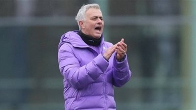 جوزيه مورينيو يطلب ضم نجم برشلونة