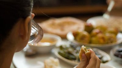 تجنبها تماما.. أطعمة تضر جهازك المناعي في رمضان (فيديو)