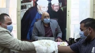 مأذون عن عقد القران بالكمامات: الأول من نوعه منذ 30 عامًا (فيديو)