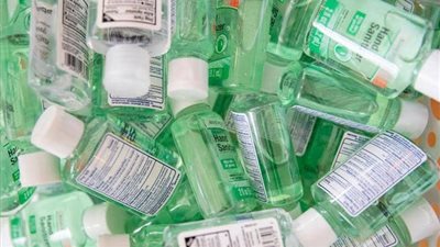 أكثر من 5 آلاف حالة تسمم بإيران جراء تناول كحول الميثانول  