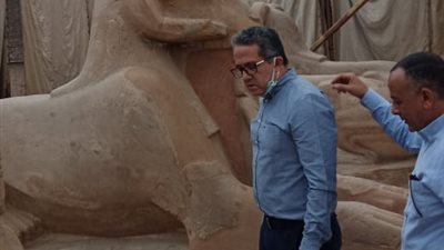 وزير السياحة والآثار يتفقد أعمال ترميم كباش الأقصر