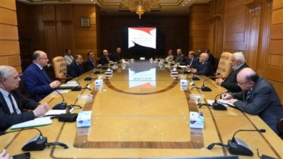 العصار وشعراوي يتابعان تعميم الأتوبيس الكهربائى بالمحافظات