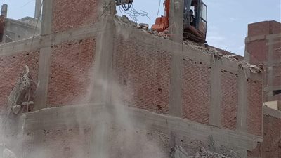 إزالة مول تجاري و6 عقارات لمخالفتهم في عدة مناطق بالجيزة