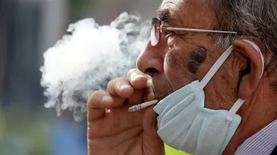هل التدخين يقي من فيروس كورونا.. طبيب يُجيب.. (فيديو)