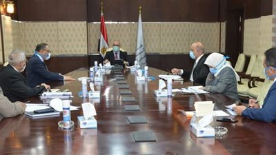 وزير الإسكان يتابع مشروع تنمية الساحل الشمالي الغربى