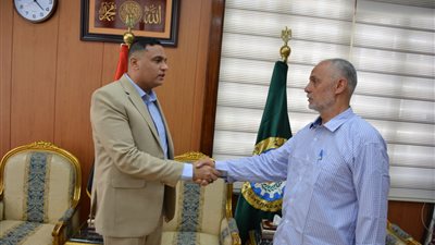 محافظ الدقهلية يستقبل أسرة شهيد الأحمدية (صور)