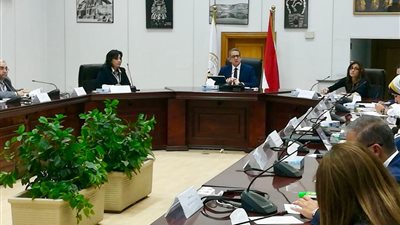 تعرف على أهم قررات الحكومة لدعم القطاع السياحي باجتماع إدارة لجنة الأزمة  