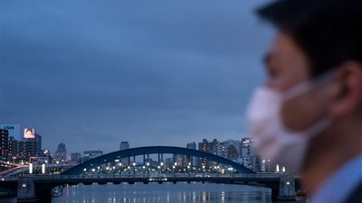 طبيب ياباني يكشف سبب ارتفاع الإصابات بكورونا في البلاد