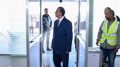 تكفي 500 فرد.. كابينة تعقيم داخل مبنى محافظة الإسكندرية