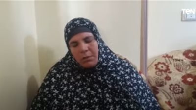 كان في سيناء وأنا معرفش.. تصريحات مبكية لوالدة الشهيد عبدالحميد إمام 