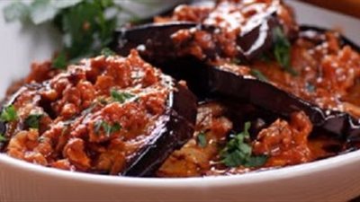 سفرة اليوم التاسع من رمضان.. مسقعة باللحمة وبطاطس محمرة