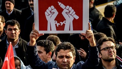 ماعت تطالب تركيا بالتوقف عن التنكيل بالصحفيين